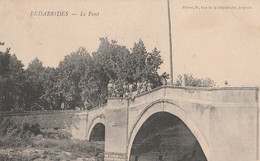 CPA 84 BEDARRIDES LE PONT BELLE ANIMATION - Bedarrides