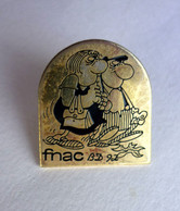 PIN'S BIDOCHON FNAC 1992 - BINET - Pin's