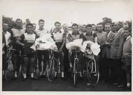 Photo 13/18 Course De Vélos Années 50 ,Macron Photo CV 19ème Gobillot - Wielrennen