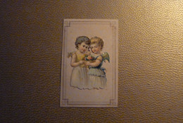 Découpi Chromo Deux Anges L'un Près De L'autre Avec Bouquet De Fleurs- Collé Sur Carte 200 G Environ -7cmx10 Cm. - Angeles