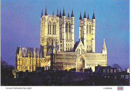LINCOLN CATHEDRAL AT NIGHT, LINCOLN, ENGLAND. UNUSED POSTCARD Ak7 - Lincoln
