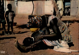 AFRIQUE - L'Afrique En Couleur - Lavement - Bébé Noir - Non Classés