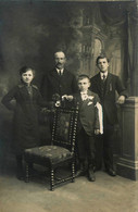 Bressuire * Carte Photo Du Photographe Maison GIRARDOT * Famille De La Ville , Enfant Communiant Communion ? - Bressuire