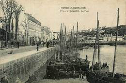 Audierne * Vue Sur Le Port * Bateau Pêche - Audierne