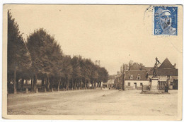 CPA ST SAINT PIERRE LE MOUTIER, PLACE ET SQUARE JEANNE D'ARC, NIEVRE 58 - Saint Pierre Le Moutier