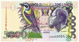 SAINT THOMAS & PRINCE - 5000 DOBRAS - 31.12.2013 - P. 65.d - Unc. - Prefix AA - Rei Amador - 5.000 - São Tomé U. Príncipe