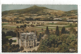 Vic-le-Comte (63) : Vue Aérienne Générale Sur Le Château De Montservier En 1960 PF. - Vic Le Comte