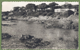 CPSM Vue Peu Courante - VAR - LES CALANQUES DES ISSAMBRES - NOUVEAU VILLAGE PROVENCAL AU BORD DE LA MER - édition Tardy - Les Issambres