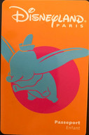 FRANCE  -  DisneyLAND PARIS  -  DUMBO - Enfant  -  Bande Magnétique Black - Differents Colors And Back - Passeports Disney