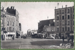 CPSM - HAUT DE SEINE - ASNIERES - LE CARREFOUR DES 4 ROUTES, ENTRÉE DE BOIS-COLOMBES - Animation, Commerces, Automobiles - Asnieres Sur Seine