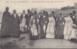 29 - DOUARNENEZ : Deux Nouvelles Mariées - Plouhinec - Peu Courant. - Douarnenez