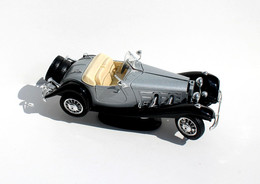 BURAGO - MERCEDES BENZ  500K ROADSTER 1936 ITALY - SUR SOCLE - ECH:1/18  VOITURE      (0507.12) - Burago