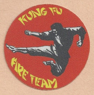 BE.- BADGE. KUNG FU. TIGER. REFLECTERENDE UIT SATIJN VERVAARDIGDE BADGE. SAMO CHIPS. Stikker - Martial Arts