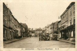 Morhange * La Place De La République * Automobile Voiture Ancienne - Morhange