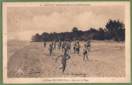 CPA - VAR - HYERES - INSTITUT HÉLIO-MARIN DE LA CÔTE D'AZUR - JEUX SUR LA PLAGE - Animation Enfantine - édition Hue - Hyeres