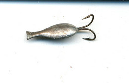 Matériel De Pêche / Collection Thème Pêche / Ancien Leurre Ou Hameçon En étain Ou Plomb Forme Petite Poisson - Pesca