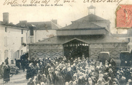 87 - Sainte Hermine - Un Jour De Marché - Sainte Hermine