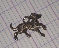 Pendentif Breloque CHIEN DE CHASSE LEVRIER COURRANT Un Trou Sur Le Flanc (2ème Photo) Argent ?  PAS DE Poinçon 75 - Pendants