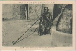 Soudan Français Et Haute Volta . (A.O.F.) SENEGAL. SOUDAN . Vieille Grand'mère Aveugle Fumant La Pipe - Sudan