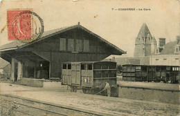 Connerré * Vue Sur La Gare Du Village * Ligne Chemin De Fer * Wagons - Connerre