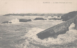 64 BIARRITZ  LA ROCHE PERCEE PAR GROS TEMPS - Bearn