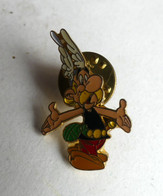 RARE PIN'S CORNER ASTERIX BRAS OUVERTS (2) - Pins