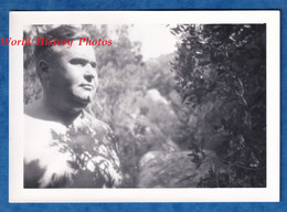 Photo Ancienne Snapshot - Portrait D'un Homme Torse Nu Avec Ombre D'une Plante Sur Le Corps , Effet Tatouage - Garçon - Ohne Zuordnung