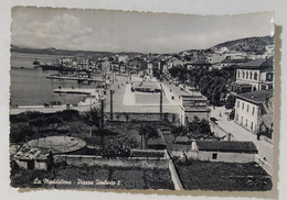 57600 Cartolina - Sassari - La Maddalena - Piazza Umberto I - VG 1956 - Sassari