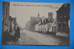 Damme : Rue De L'Eglise Prise Du Côté De La Grand Place, Animée - Damme