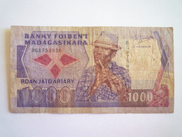 2022 - 242  BILLET De 1000 FRANCS   XXX - Madagaskar