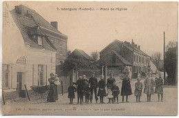 62 ISBERGUES  Place De L'Eglise (très Animée) (carte Peu Courante) - Isbergues