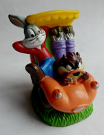 BOUCHON DE TUBES DE BONBONS FIZZY WARNER 1998 BUGS BUNNY ET DIABLE DE TASMANIE EN VOITURE DE GOLF - Otros & Sin Clasificación