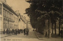 Aalst - Alost //  Ecole Des Pupilles (veel Volk) 1919? - Aalst