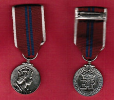 GREAT BRITAIN   1953 QUEEN ELIZABETH CORONATIAN MEDAL (T-125) - Royal/Of Nobility