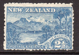 New Zealand QV 1898 2½d Lake Wakatipu, Blue, Heavily Hinged Mint, SG 250 (A) - Unused Stamps