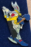 BUG'S BUNNY - CHANTEUR - GUITARE - LAPIN - MICRO - RABBIT - LIEVRE - WARNER BROS - LOONEY TUNES - (29) - Beroemde Personen