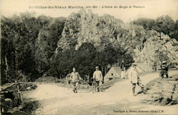 St Gilles Du Vieux Marché * Près Mûr De Bretagne * Entrée Des Gorges De Poulancre * Villageois - Saint-Gilles-Vieux-Marché