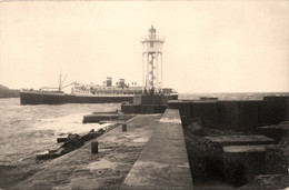 Port Vendres * Carte Photo * La Jetée Et Le Phare * Bateau Cargo * Photo SANCHEZ - Port Vendres