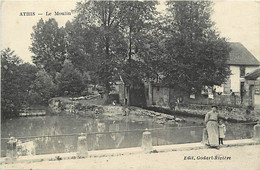 - Orne -ref-B751- Athis De L Orne - Le Moulin à Eau - Moulins à Eau - Femme Et Fillette - - Athis De L'Orne