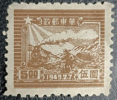 CHINA - 1949 - TRAIN ET POSTIER - - Chine Orientale 1949-50