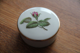 Petite Boîte Pilulier En Porcelaine De Paris Limoges Motifs De Roses - Limoges (FRA)