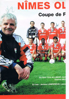 AFFICHE DE 29 X 39 CM - AUTOGRAPHES ORIGINAUX - NIMES OLYMPIQUE 1999 - - Autogramme