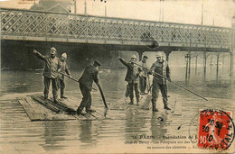 Paris * 12ème * Quai De Bercy * Pompiers Sur Des Radeaux , Au Secours Des Sinistrés * Inondations De Janvier 1910 * Crue - District 12