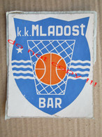 Montenegro, Yugoslavia / Basketball - KK MLADOST Bar ( Self-adhesive Vintage Old Sticker ) - Habillement, Souvenirs & Autres