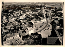 Les Lucs Sur Boulogne * Photo Ancienne * Vue Aérienne Sur Le Bourg Du Village * La Place De L'église - Les Lucs Sur Boulogne