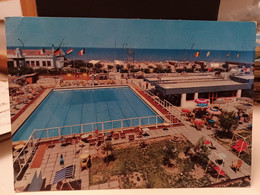 Cartolina  Barletta Complesso Alberghiero Helios Residence 1972 La Piscina - Barletta