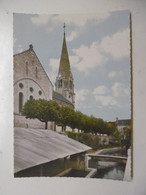 LES TROIS MOUTIERS L'Eglise Et Le Lavoir Sur Les Bords De La Barouze - CPSM 86 VIENNE - Les Trois Moutiers