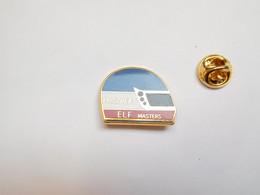 Superbe Pin's En Zamac , Auto F1 , Casque , ELF Masters , Philippe Streiff - F1