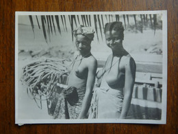 Carte Photo Inédite écrite Années 1920  - Lumley Beach  En Sierra Leone -   Jeunes Femmes   Sur La Plage - Unclassified