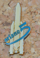 Pin's  Aérospatiale Ariane 5 - Espacio